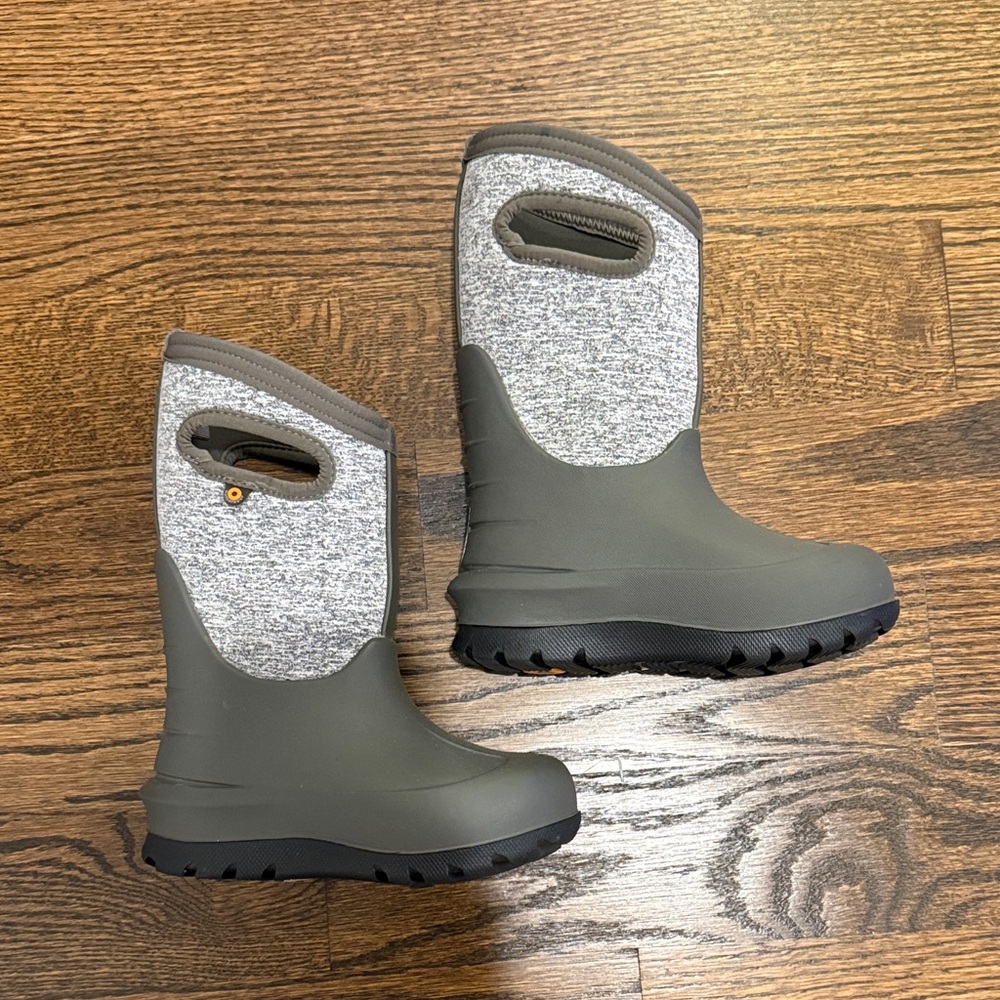 Bogs neo classic insulated waterproof boot Kids Gray and Black Rain Boots